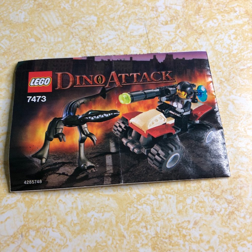 LEGO 7473 Dino Attack. Steel Sprinter vs. Mutant Lizard. Complete Set. No box.